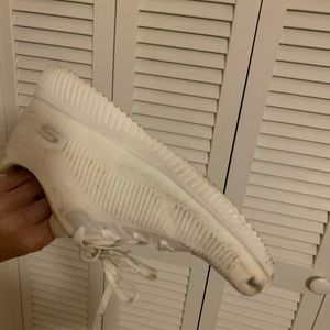 white sketchers
